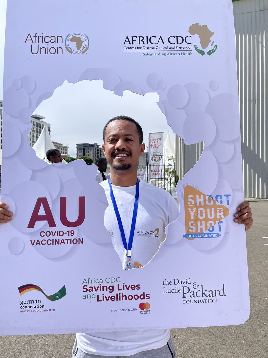 A heartfelt thank you to Nurse Shimeles Abel from AU Medical for  your tireless efforts in vaccinating young people against COVID-19 during the Youth Festival. Your dedication and hard work are making a difference in ending the pandemic. #AUBingwa @AUBingwa