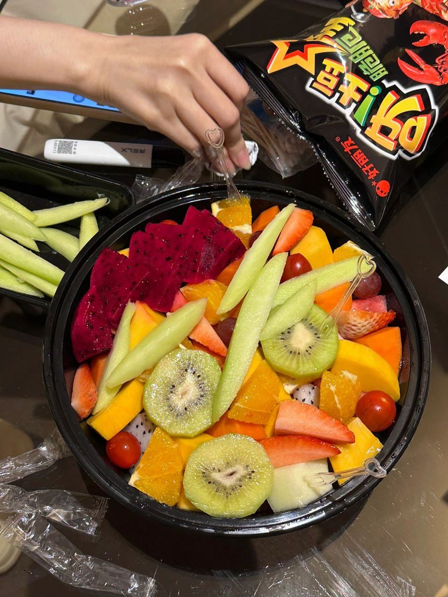 Yan78691272's tweet photo. Fruits keep me young and in shape https://t.co/acvxc6aRio