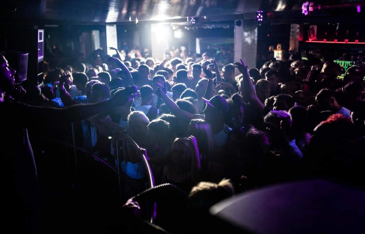 Join us tonight from 10pm

BANK HOLIDAY SUNDAY! 🎉🍾

Open across both floors! 🔥