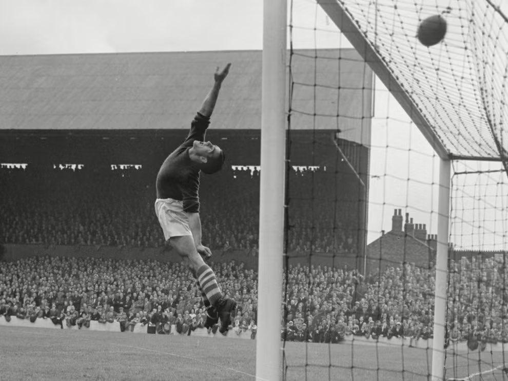 MatthewSTrotter's tweet photo. @boro_mag Rolando Ugolini!
GK in the 50s, remembered to me by my dad and a life saver when you’re bored on a train and completing an A-Z of Boro players, which not all clubs can do easily! https://t.co/AzQM2utqk0