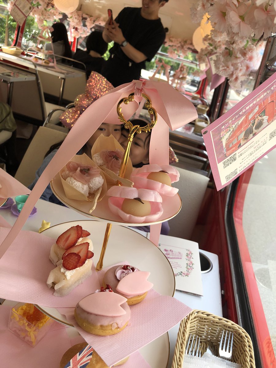 0723_u's tweet photo. Thanks for a great time ,my beautiful friend🩷
バスツアーの桜アフタヌーンティー🫖🌸🩷可愛い過ぎてスコーンも見た目も楽しみました！
#アフタヌーンティーバスツアー
#afternoonteabustour
#桜アフタヌーンティー
#ロンドンバス
#東京観光
#表参道 https://t.co/UW0W5sRvgY