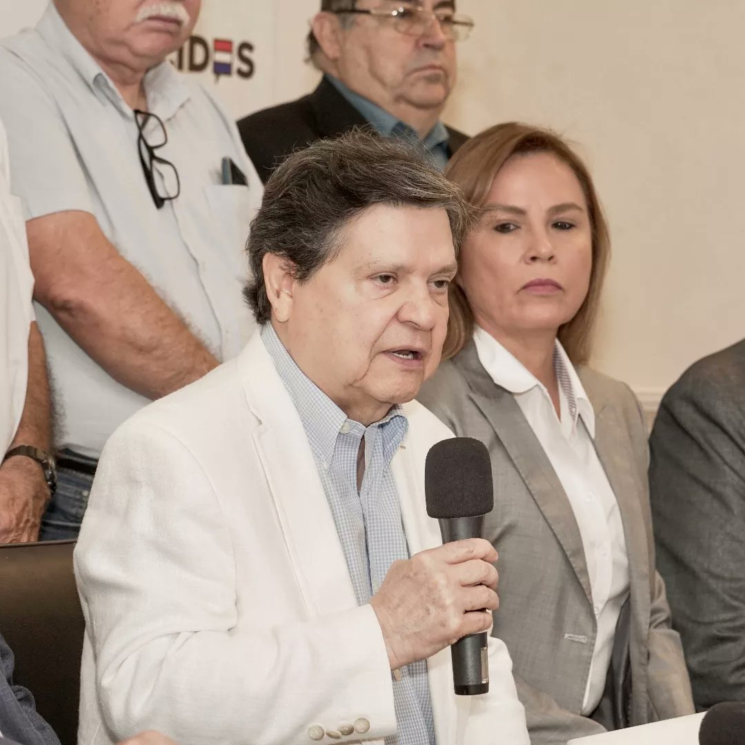 euclides_py's tweet image. Una jornada de fiesta cívica y democrática. Estoy convencido que hoy la juventud paraguaya será protagonista y cambiará el escenario político. 🇵🇾

#EuclidesPresidente #VotaLista10 #LaNuevaRepública