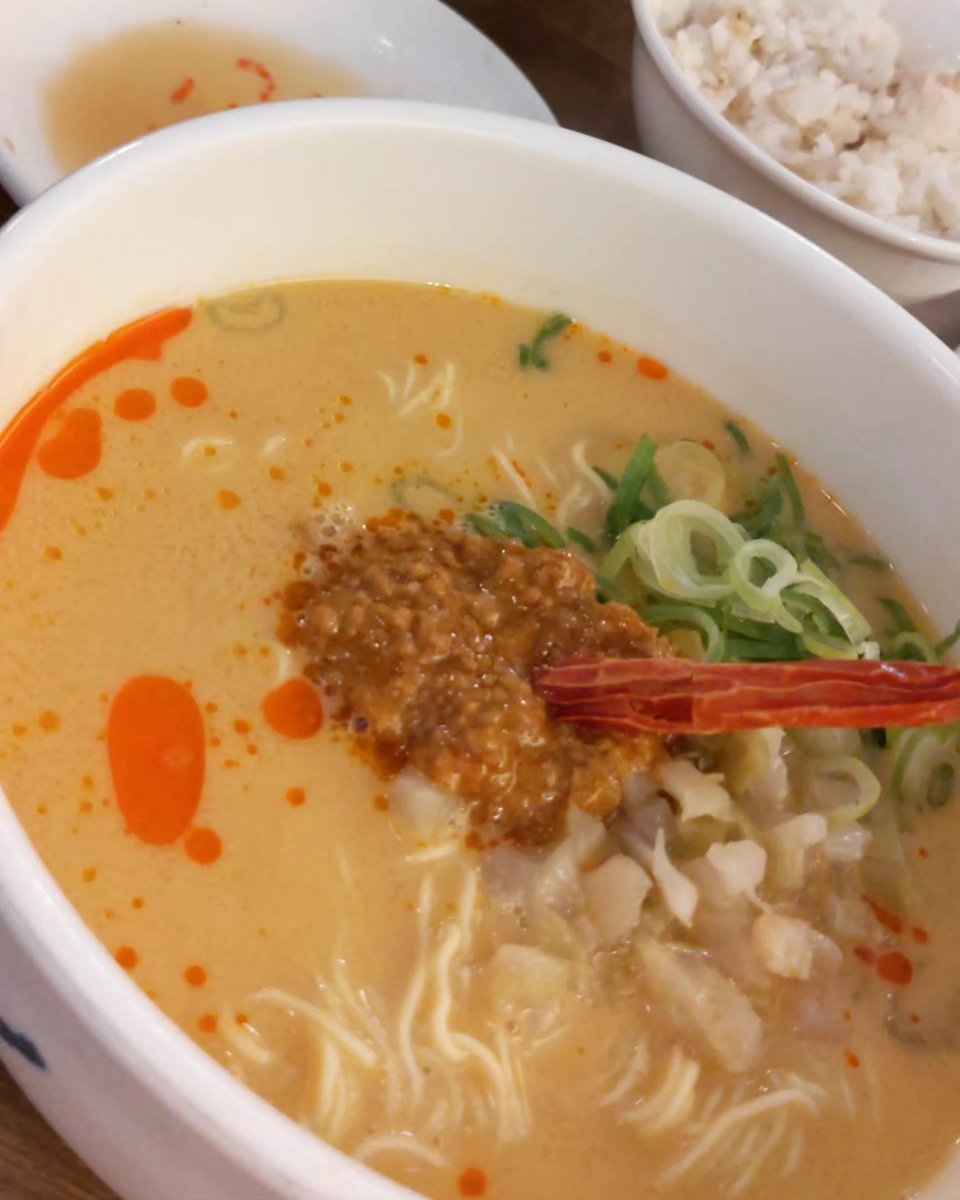 kanon_gitabo's tweet photo. 今日は エフェクター探しの旅in池袋 其の二!夜ご飯は坦々麺🌶🍜
どのエフェクターになったかはまた後日🤭
#エフェクター
#GETSTOMP https://t.co/VZgqYSHTel