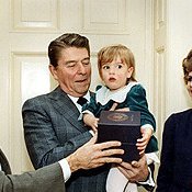 MeghanWalsh_'s tweet image. 💥Where it all started & where it ENDS!
Future proves past
END CPS, Adoption & US Government Sanctioned Child Trafficking
This could end in a day
Reagan started rehoming of children, & adoption handled in this way, w his influence
I am doing this w the Good People of America!