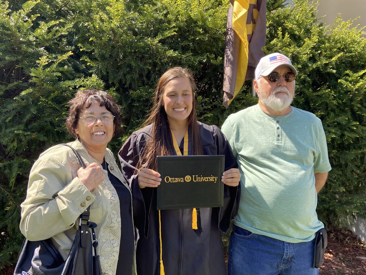 SERNAfamilyof5's tweet photo. Congratulations Aliks on Graduation & all your accomplishments this year @ Mom & Iβs Alma Mater. Very proud of U & very thankful we could b there 2 celebrate the day w/ U. Looking forward 2 seeing U n the next part of your journey!β€οΈ
#ProudDadMoment
#OUGrad
#FutureMathTeacher https://t.co/YV9M6aes1C