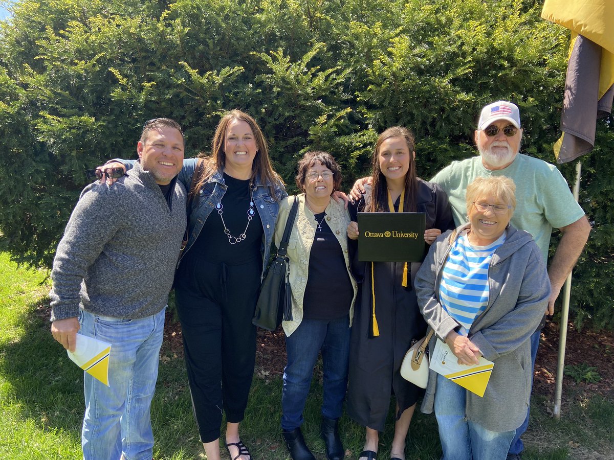 SERNAfamilyof5's tweet photo. Congratulations Aliks on Graduation & all your accomplishments this year @ Mom & Iβs Alma Mater. Very proud of U & very thankful we could b there 2 celebrate the day w/ U. Looking forward 2 seeing U n the next part of your journey!β€οΈ
#ProudDadMoment
#OUGrad
#FutureMathTeacher https://t.co/YV9M6aes1C