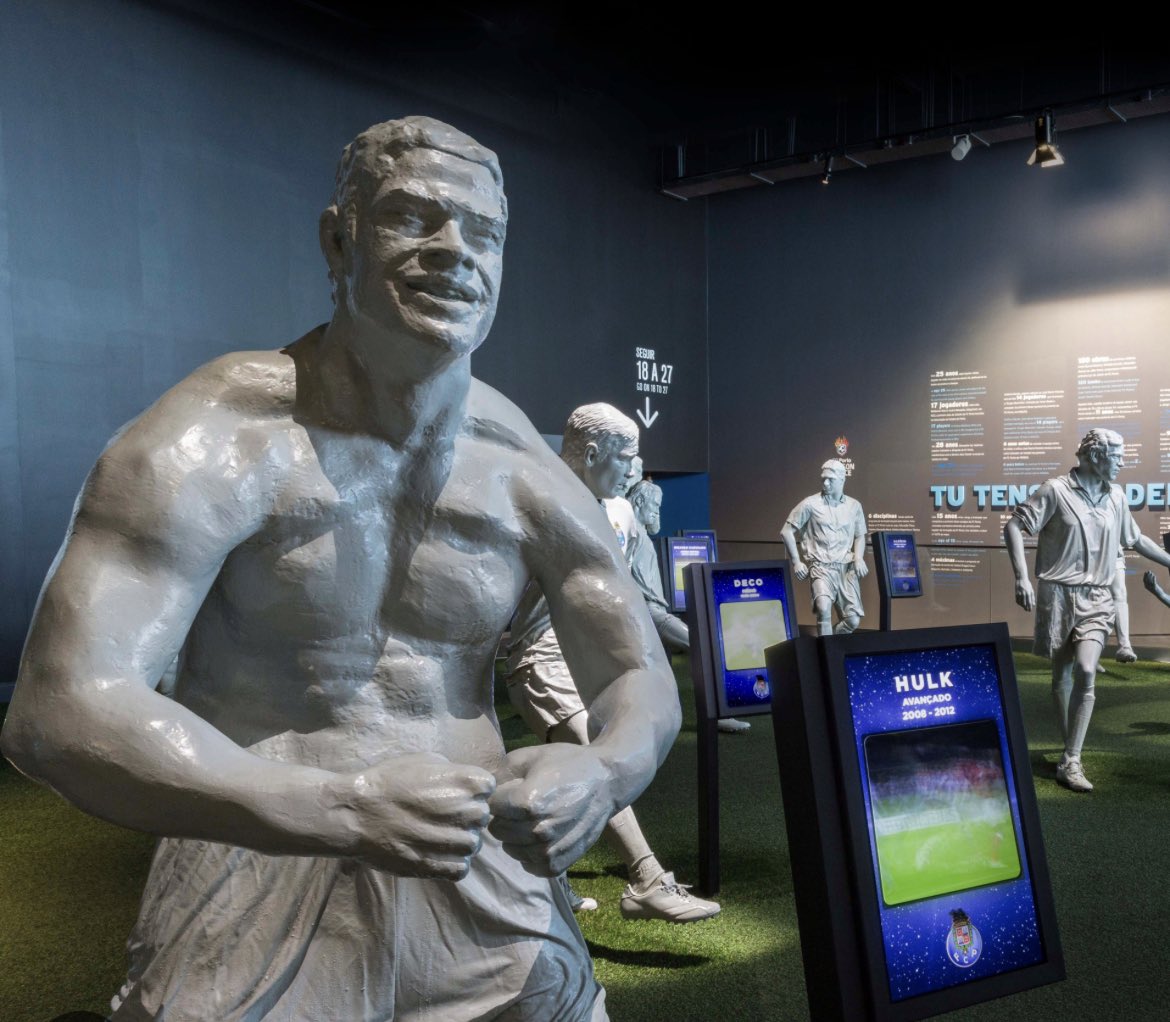 Tomaz Araujo on Twitter: "Em 2014 fiz o tour no Museu do FC Porto. Na época achei meio “exagerado” ter estátua do Hulk lá como jogador dos 11 maiores do Porto de