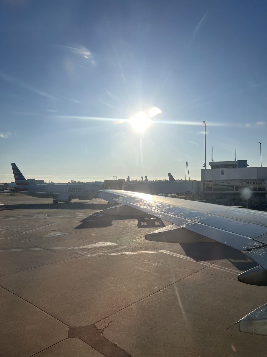 stlsportsmed's tweet image. Almost wheels up 🛫 to PHX. 

#amssm2023