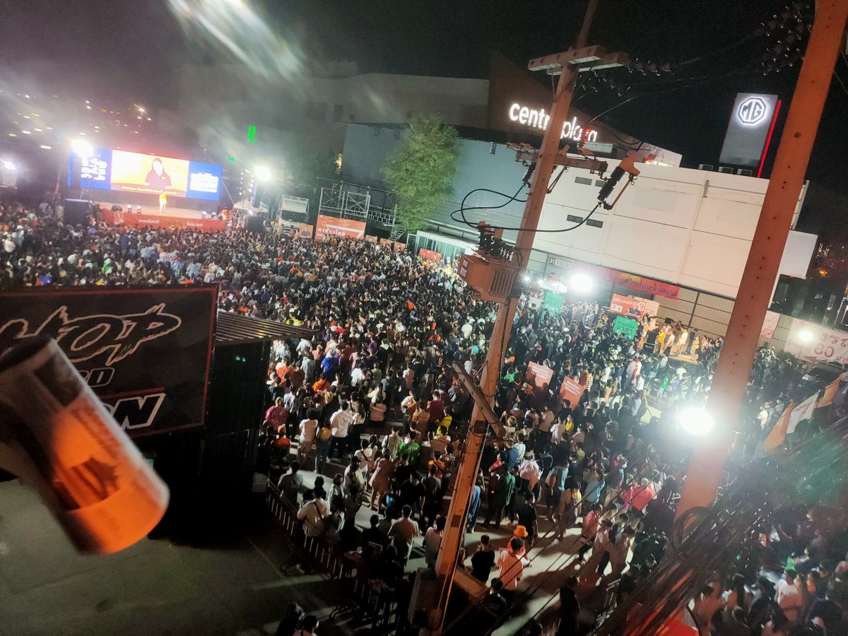 sirirot_mfp's tweet image. ปราศรัยใหญ่สมุทรสาคร บัตรนั่งเต็ม ล้นแล้วครับ #ก้าวไกล31 🧡