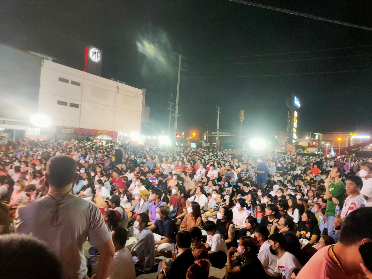 sirirot_mfp's tweet image. ปราศรัยใหญ่สมุทรสาคร บัตรนั่งเต็ม ล้นแล้วครับ #ก้าวไกล31 🧡