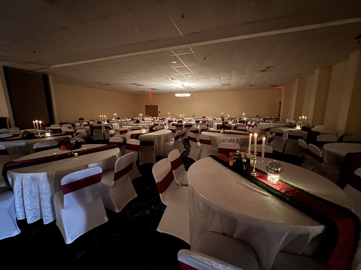 Prom 2023 is a wrap!! 

Thank you SO MUCH to everyone who helped make it lovely, and congratulations to Prom King Konnor and Prom Queen Kami!! 🤴🏻👸🏻

Hope everyone had a wonderful night and enjoyed their Baskin Specials!!