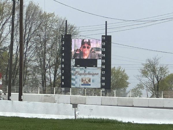 OswegoSpeedway's tweet photo. Mike Murphy's final lap around the Oswego Speedway. Photos courtesy of Bob Clark. ❤️🏁 https://t.co/9DnofC4S8s