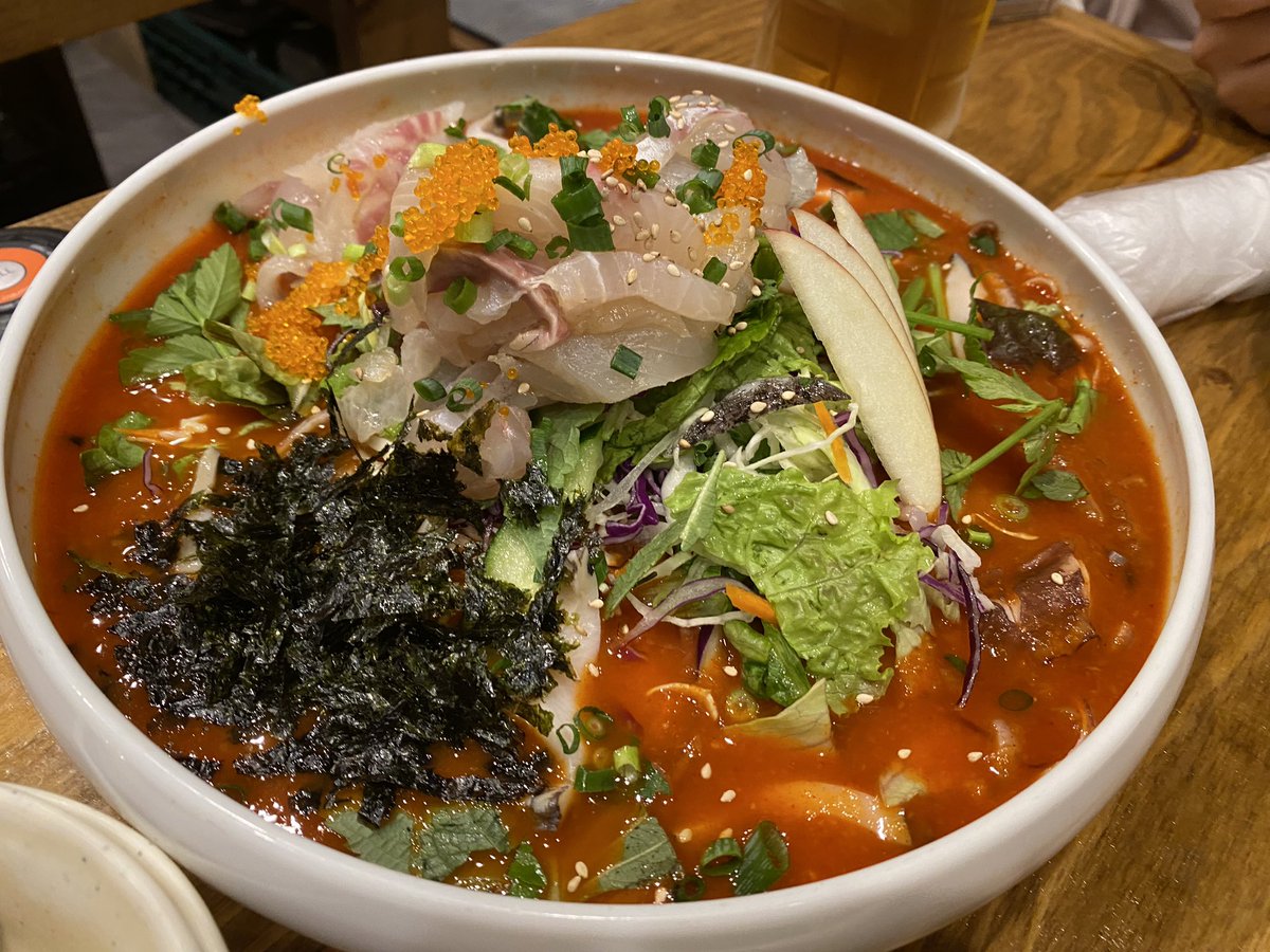soobinnoekubo5's tweet photo. 今日新大久保にムルフェを食べに行ったのよね🐹
そしたらなんとそのお店、トゥバちゃんが来ていたと、店員さんが教えてくれて😳
サインと写真がーー😭💕
席も教えてくれてー！！！
ジミナのサインもー😭💕
おじさんとっても良い方だったぁぁ！！ https://t.co/cyGkovhnQd