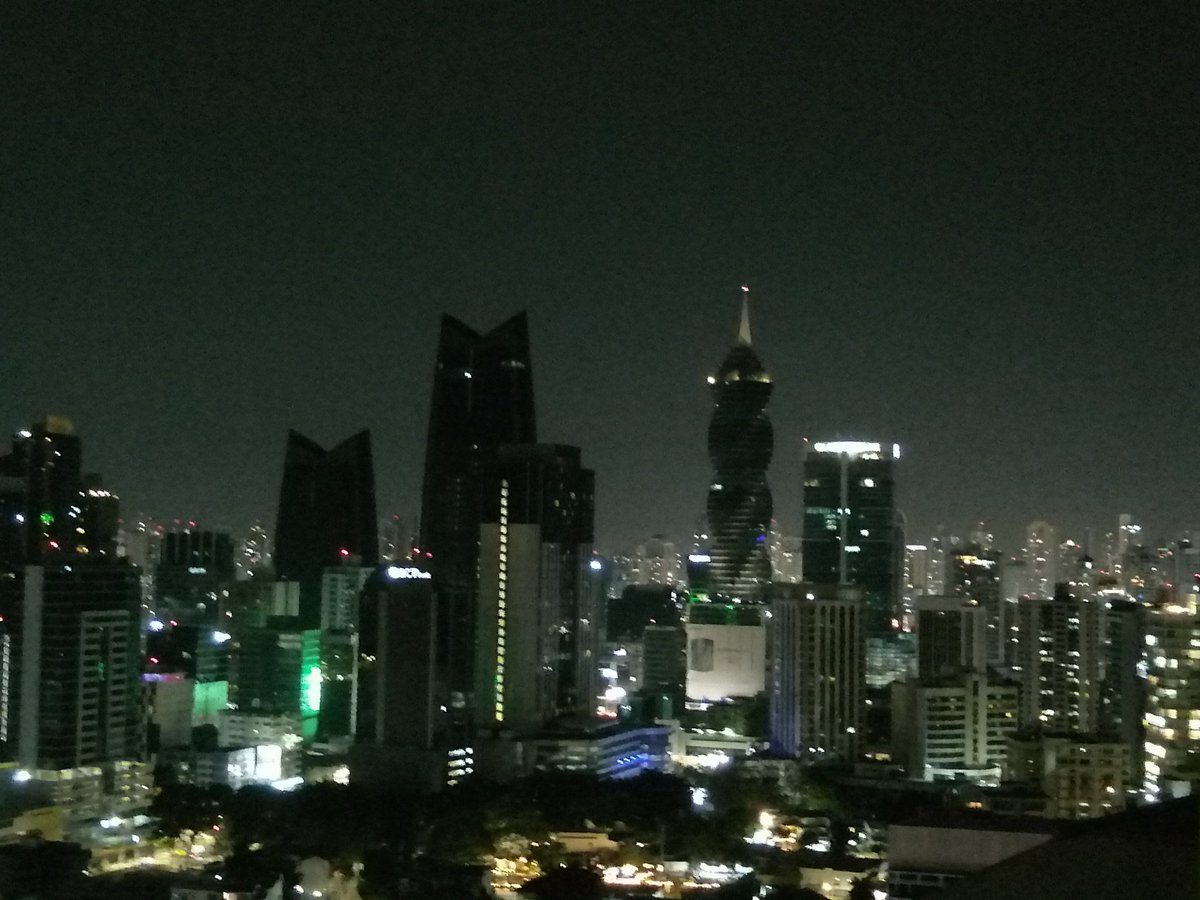 ALEJETRU's tweet photo. #NocheEnPanama🇵🇦 https://t.co/GJLCNkMLjL