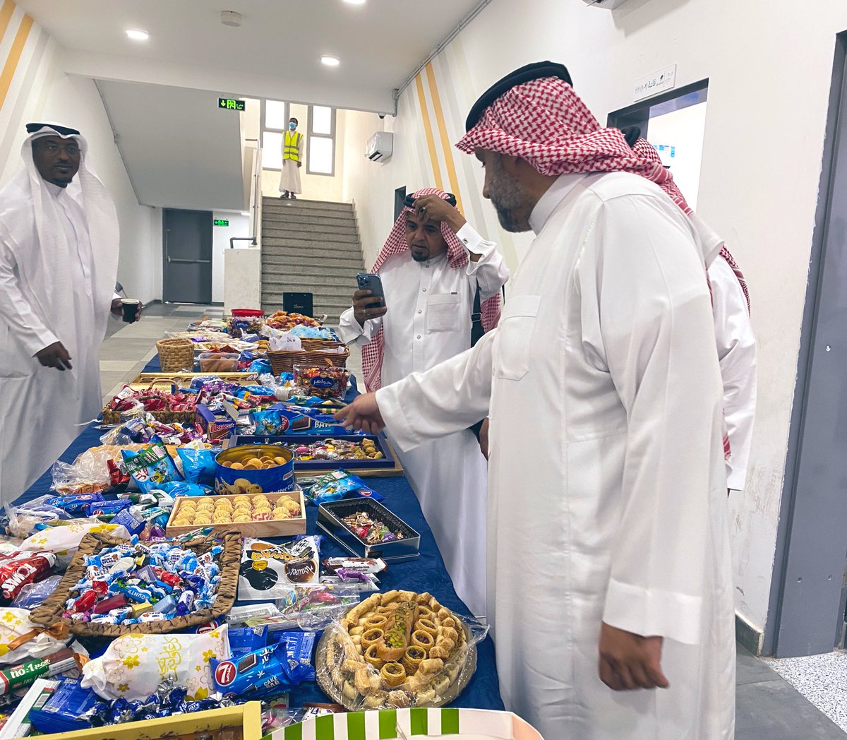 alfath2018_2022's tweet photo. عودًا حميدًا..
حفل عيد الفطر المبارك
#معايدة_التعليم

كل عام وأنتم بخير
#مكتب_التعليم_بالنسيم https://t.co/VrWM1OPiFV