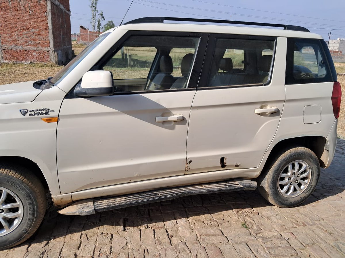 InsideBharatTV's tweet photo. @anandmahindra जी ये आपकी कंपनी की गाड़ी का हाल है। आपके लोग आपके कमिटमेंट के बाद भी इसे खुद से सही नही कर रहे हैं। इतनी जल्दी किसी गाड़ी का दरवाजा सड़ता है क्या?
#mahidraGorakhpur
#CMCITYGORAKHPUR
@anandmahindra https://t.co/RtJlKDCMeD