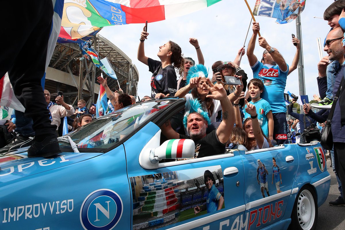 SiaranBolaLive's tweet photo. NAPOLI PARTY https://t.co/vvirFZ7GMD