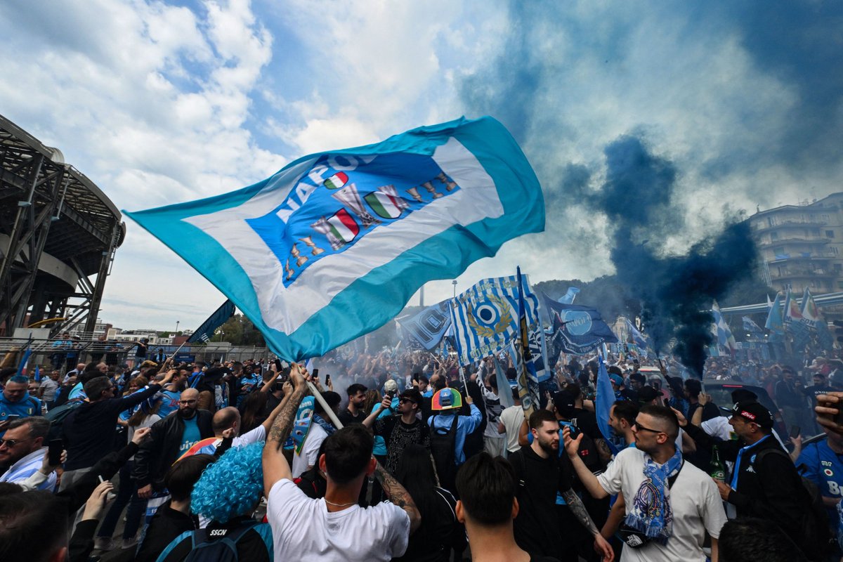 SiaranBolaLive's tweet photo. NAPOLI PARTY https://t.co/vvirFZ7GMD