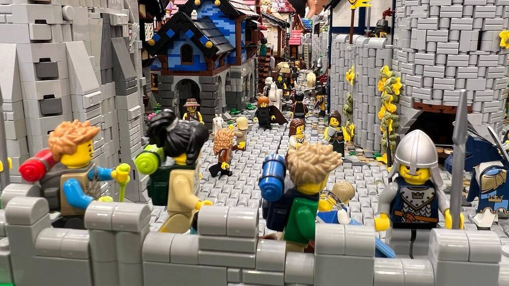 rand0_3's tweet photo. Do you want to travel back in time, or would you prefer to visit the future? At #Alebricks2023 by @alebrickscom we could! // ¿Quieres viajar al pasado?¿O prefieres visitar el futuro? ¡En #Alebricks2023 de @alebrickscom hemos podido! 
.
.
.
.
.

#Lego #le… https://t.co/rndpFSdZBG https://t.co/TsuGZgwy7e