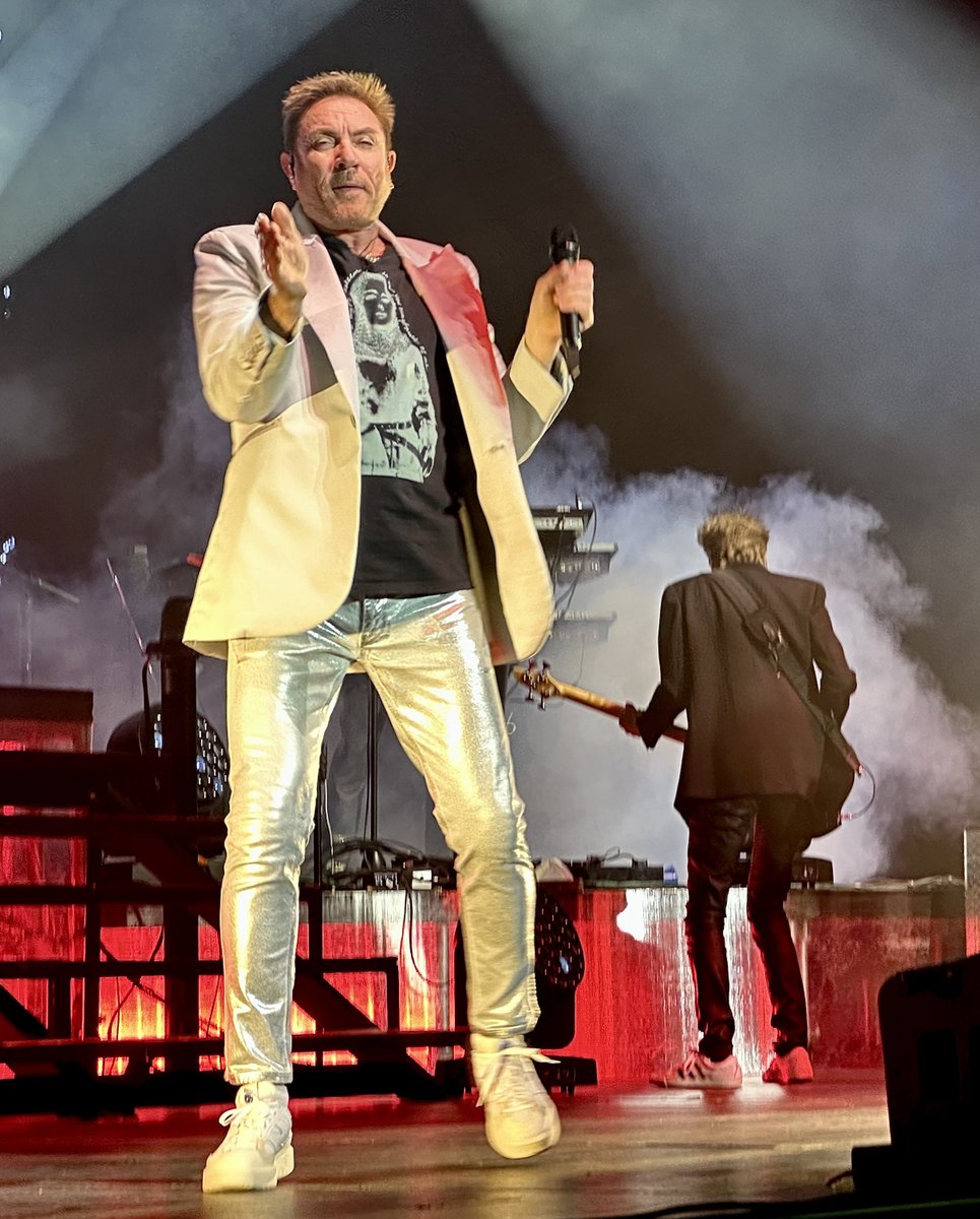 tearslostinrain's tweet photo. Duran Duran @duranduran at the Manchester Arena @AOArena 29 April 2023 #duranduran #manchester #arena #menarena #aoarena #live https://t.co/GTM1rkpFmV