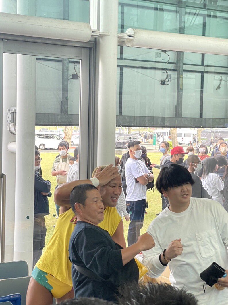 crazybee0426's tweet photo. 本日新日本プロレス観戦して来ました☺️
レスラーの方々に感謝ですなぁ〜☺️
俺の押しレスラーは内藤哲也ですけど〜☺️
本間さんは相変わらず憎めないレスラーですね☺️ https://t.co/hqa8Zd3rDc