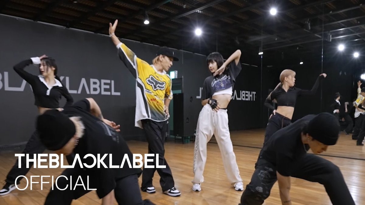 THEBLACKLABEL's tweet photo. TAEYANG - ‘Shoong! (feat. LISA of BLACKPINK)’
DANCE PRACTICE VIDEO

▪️https://t.co/VhaSrY4kvk▪️

#TAEYANG #태양 #LISA #리사
#슝 #Shoong #DowntoEarth
#THEBLACKLABEL #더블랙레이블 https://t.co/7YveveUYG9