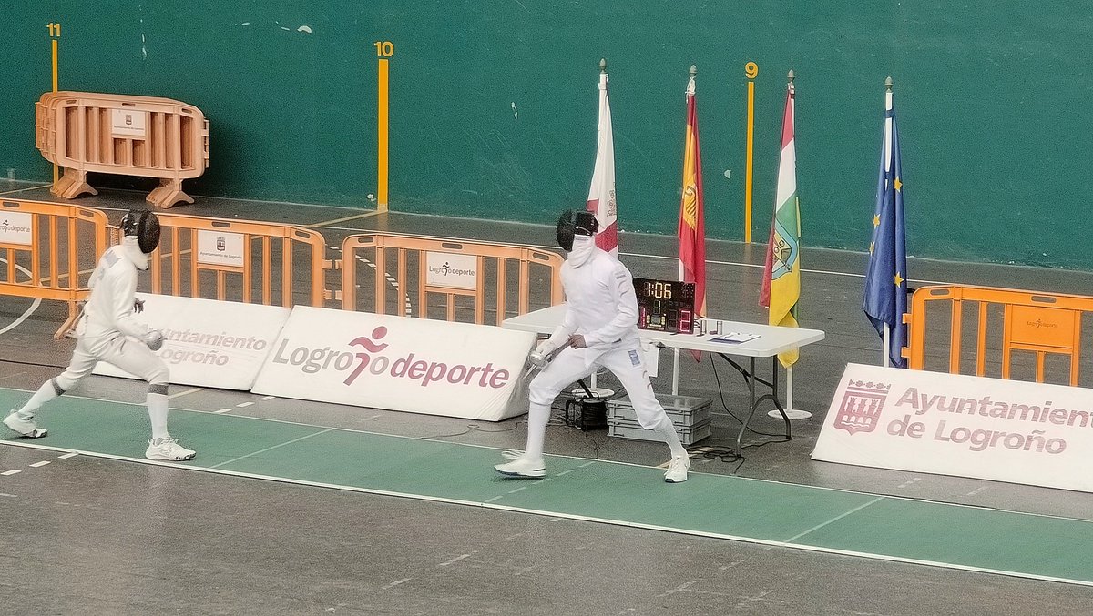 rubenantonanzas's tweet photo. Va concluyendo el 39 Campeonato de Esgrima Ciudad de Logroño.

 Final muy peleada entre Sarrió y @yulenpereira, que finalmente ha ganado. 

Felicidades Yulen. https://t.co/tViiQHQqPQ