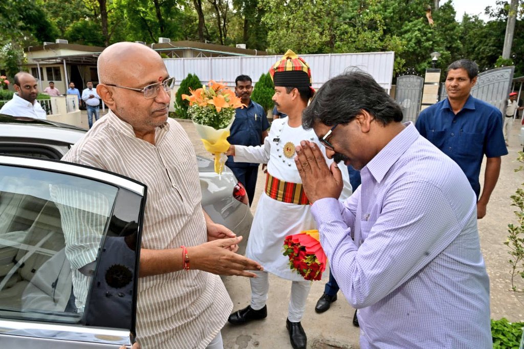 राज्यपाल ने शिबू सोरेन से की मुलाकात Governor met Shibu Soren