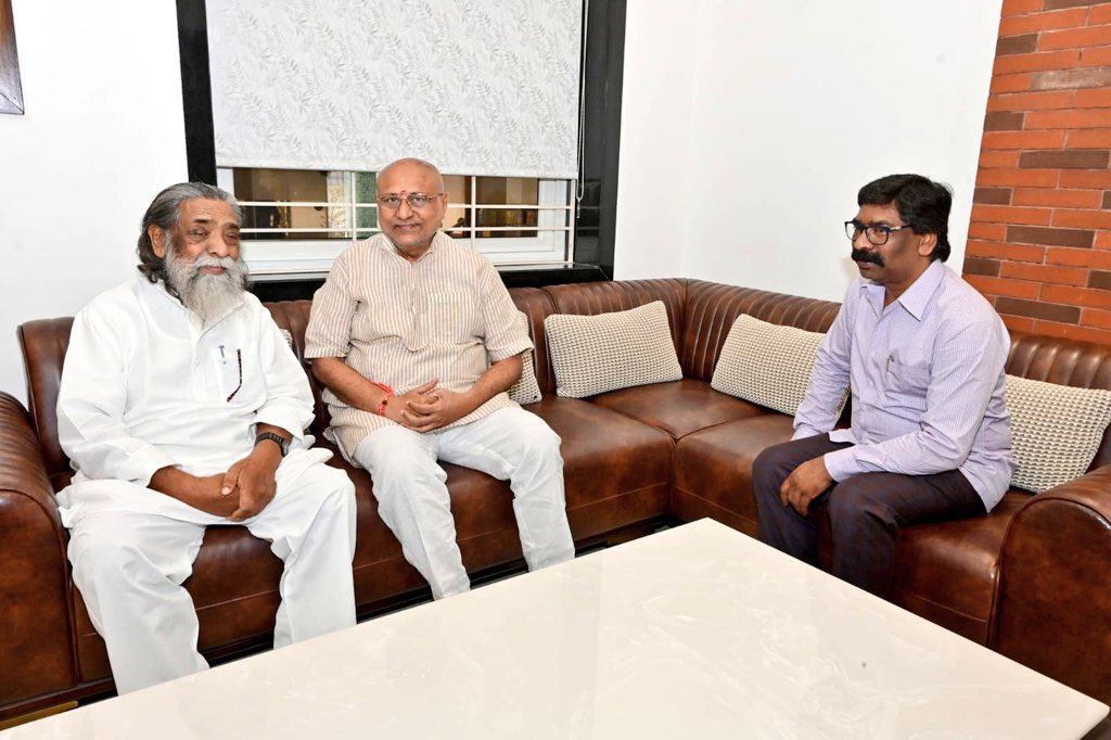 राज्यपाल ने शिबू सोरेन से की मुलाकात Governor met Shibu Soren