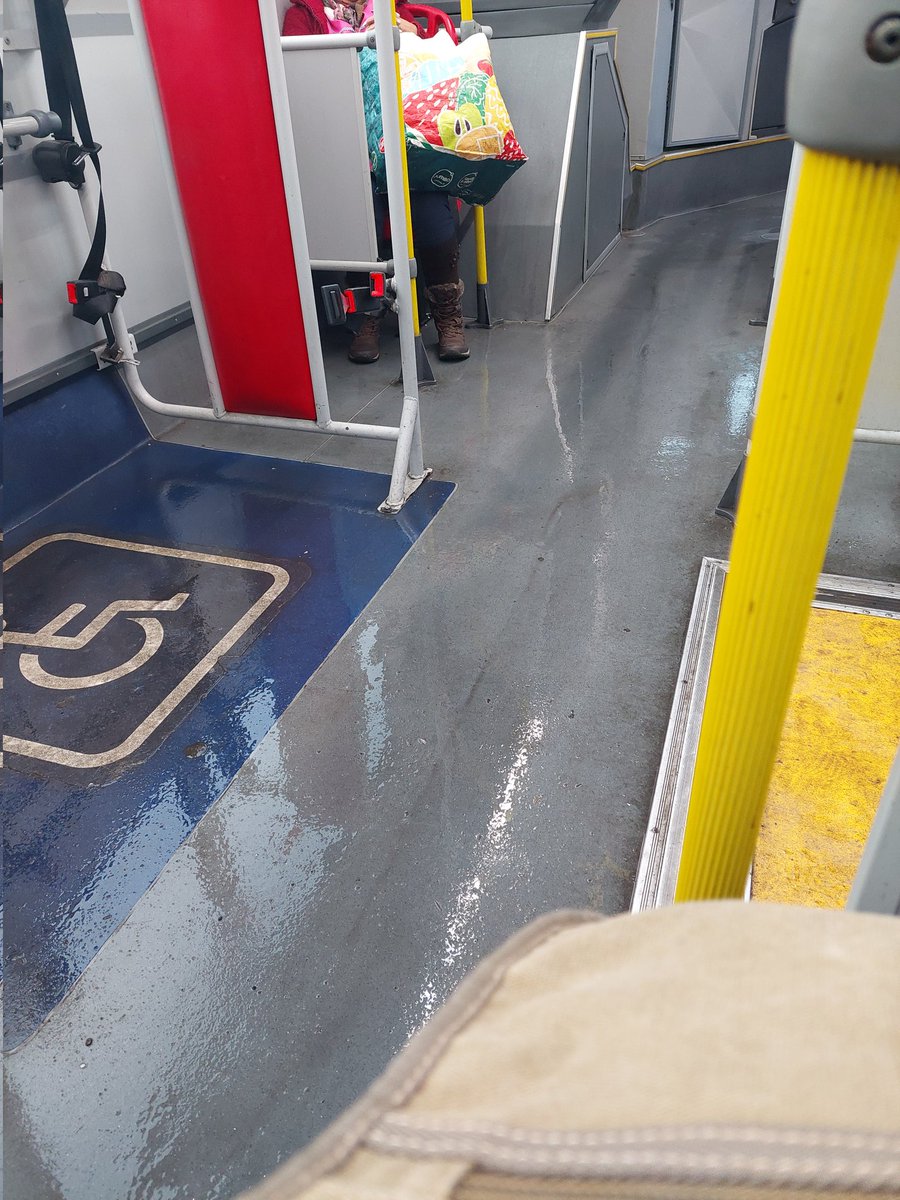 consuelosole's tweet photo. @MTTChile buses nuevos , se llueven por dentro , como es posible https://t.co/AhstyGXCTV