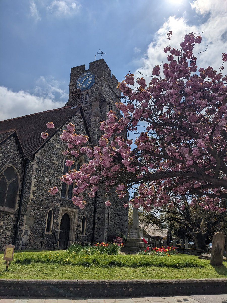 Viaggio No. 8 in gorgeous Canterbury! Only a few stops left on this tour with @ETOpera - Cheltenham, Buxton, and Exeter coming up! So lucky to work and travel with such wonderful friends 💛🌸 @JuliaMariko @HollieBangham