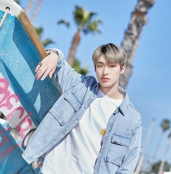 swmuses's tweet image. 🥃: Took my little man to the beach. Nothing makes me happier than seeing his excited little smile and watching him have fun

#SingleDadLife #KimJihu