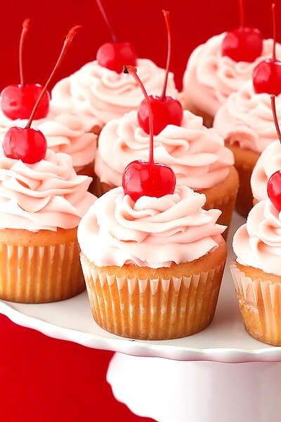 moobloomze's tweet photo. @GoldCanines runa smells like 🍒✨cherry vanilla cupcakes ✨🍒 https://t.co/eQPP3fMSkp