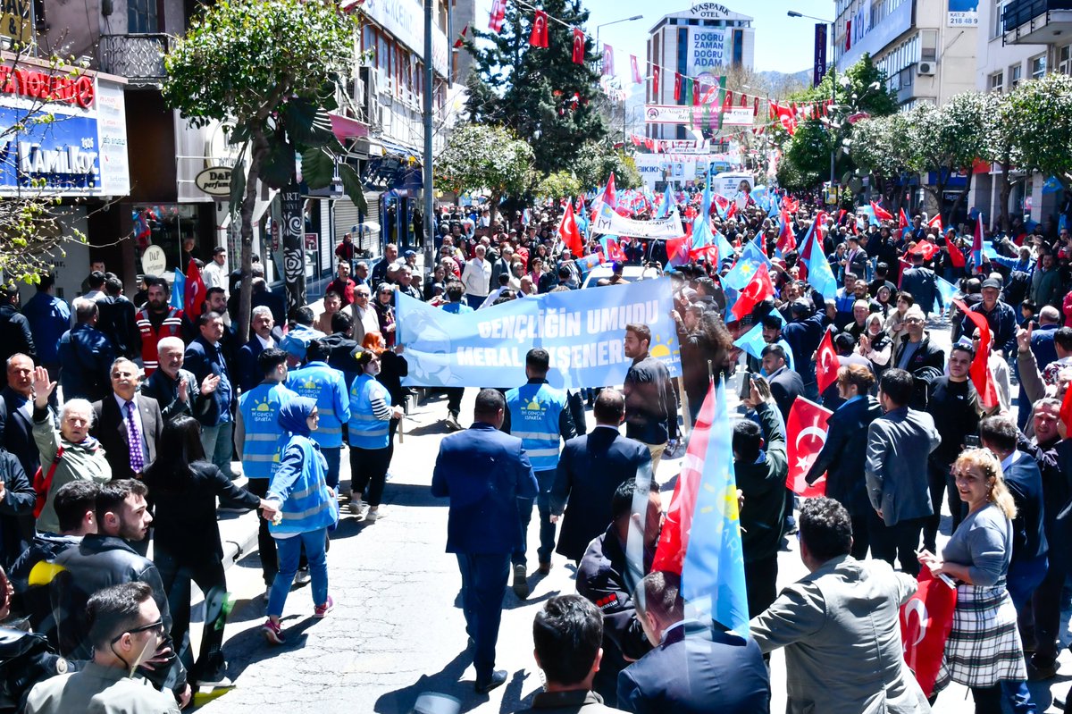 iyiparti's tweet photo. Genel Başkanımız Sayın @meral_aksener,

Isparta'da vatandaşlarımızla bir aradaydı.

Hiç merak etmeyin;

Güller diyarı Isparta'mız yeniden güçlenecek, yeniden kalkınacak...

Çünkü 14 Mayıs'ta;

Isparta tarih yazacak!☀️ https://t.co/KbcH8qd6Af
