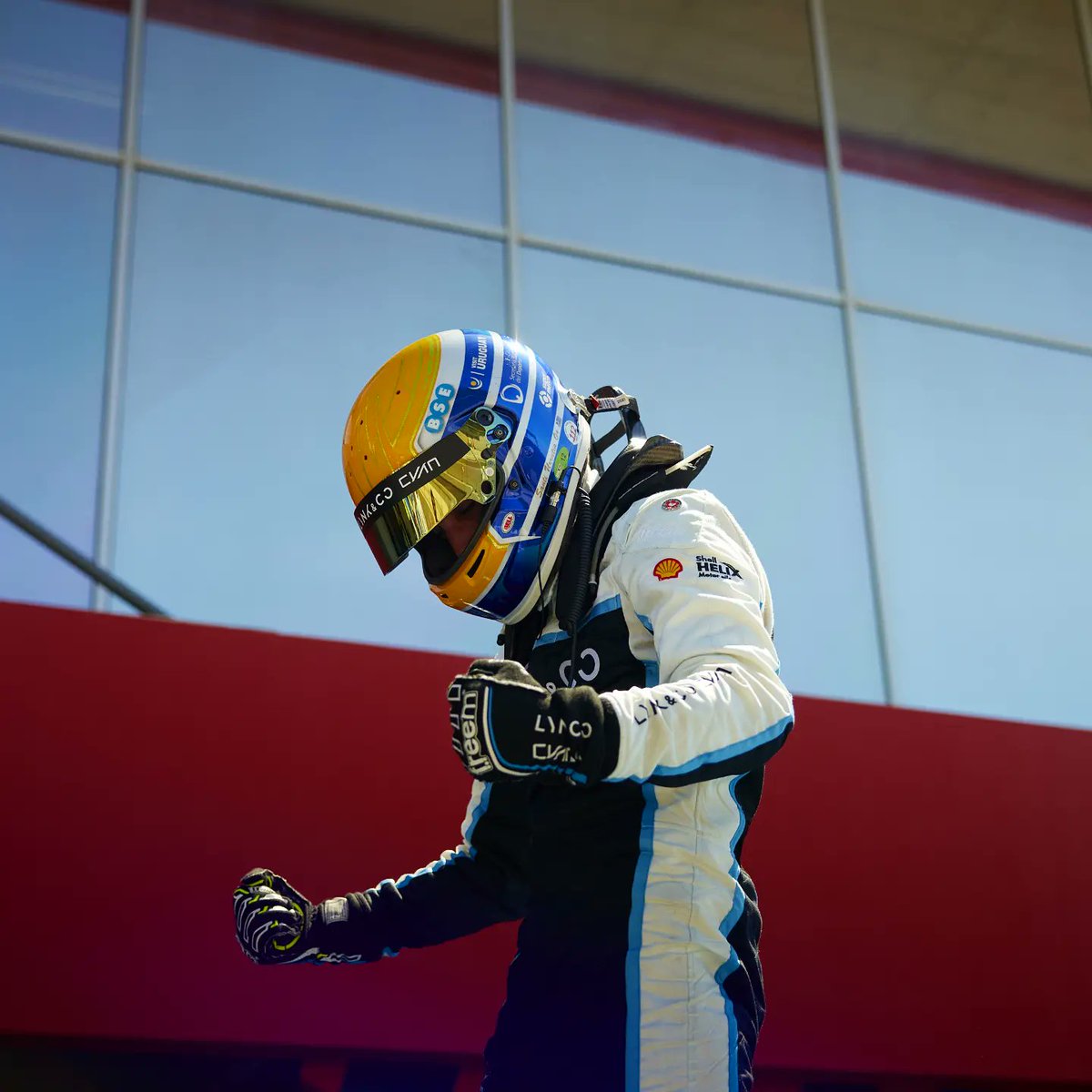 Santi_Urrutia's tweet photo. P1 😊💪🎖🏆 Primera victoria del año en el mundial y primera victoria en la historia para nuestro nuevo modelo Lynk&amp;Co 03 FL ! Mucho trabajo por delante, tenemos que mejorar en muchos aspectos! Gracias a mi equipo y a mis sponsors, mi familia y todos los que están a mi alrededor! https://t.co/69gykjXpMk