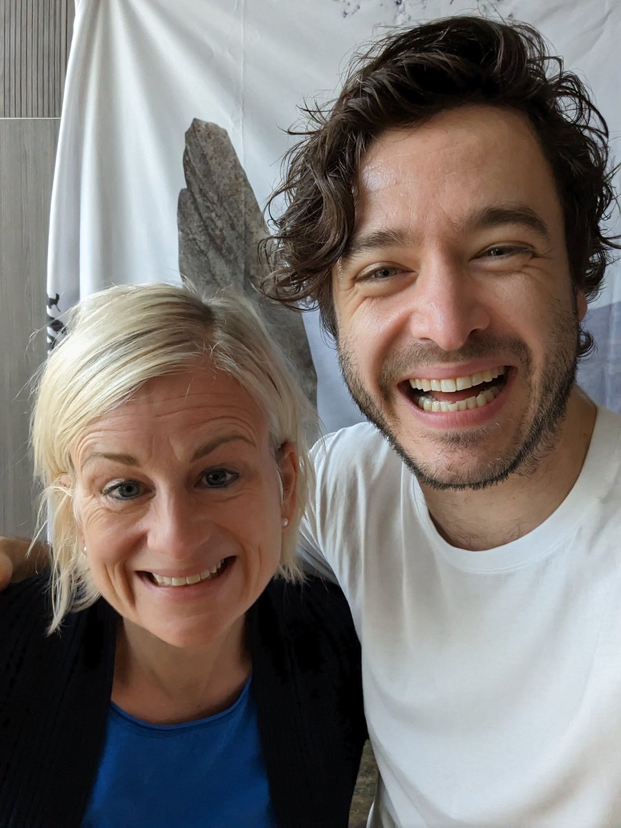 He's so funny, love him 🤭👌😂 Thank you for being here 😘 
#TLC5 #outlander #TheLandcon5 #alexandervlahos #allanchristie 
@vlavla