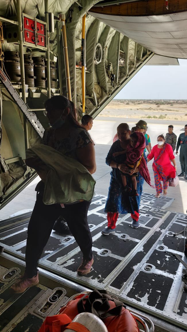 Another IAF C-130J flight between Port Sudan and Jeddah. 135 passengers onboard. 15th batch of Indians evacuated. #OperationKaveri progresses ahead.