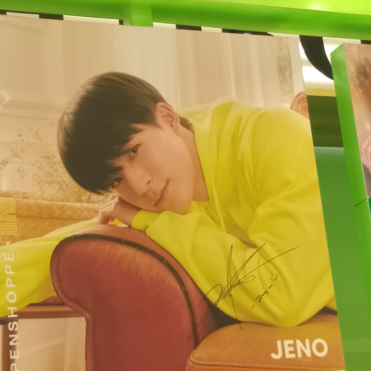 literally their signatures were barricaded and is treated like delicate and fine art in a museum. I mean, I'd treat any objects as one too if they were touched by jaemin and jeno.