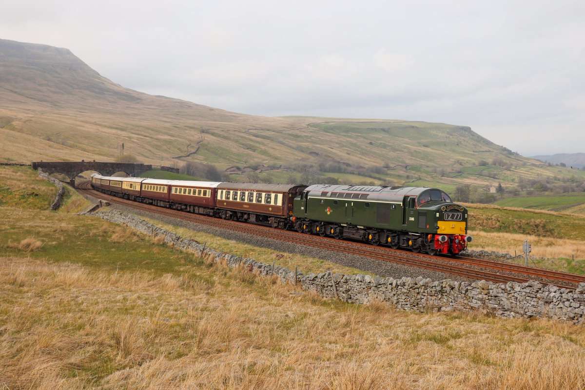 D345 is seen passing through Ais Gill along with 57313 'Scarborough Castle' on the rear working the Northern Belle 'Settle & Carlisle Special' 1Z79 15:16 Appleby to Coventry on the 29th April 2023. Flickr - flic.kr/p/2owL18v @cfpsnews @westcoastrail