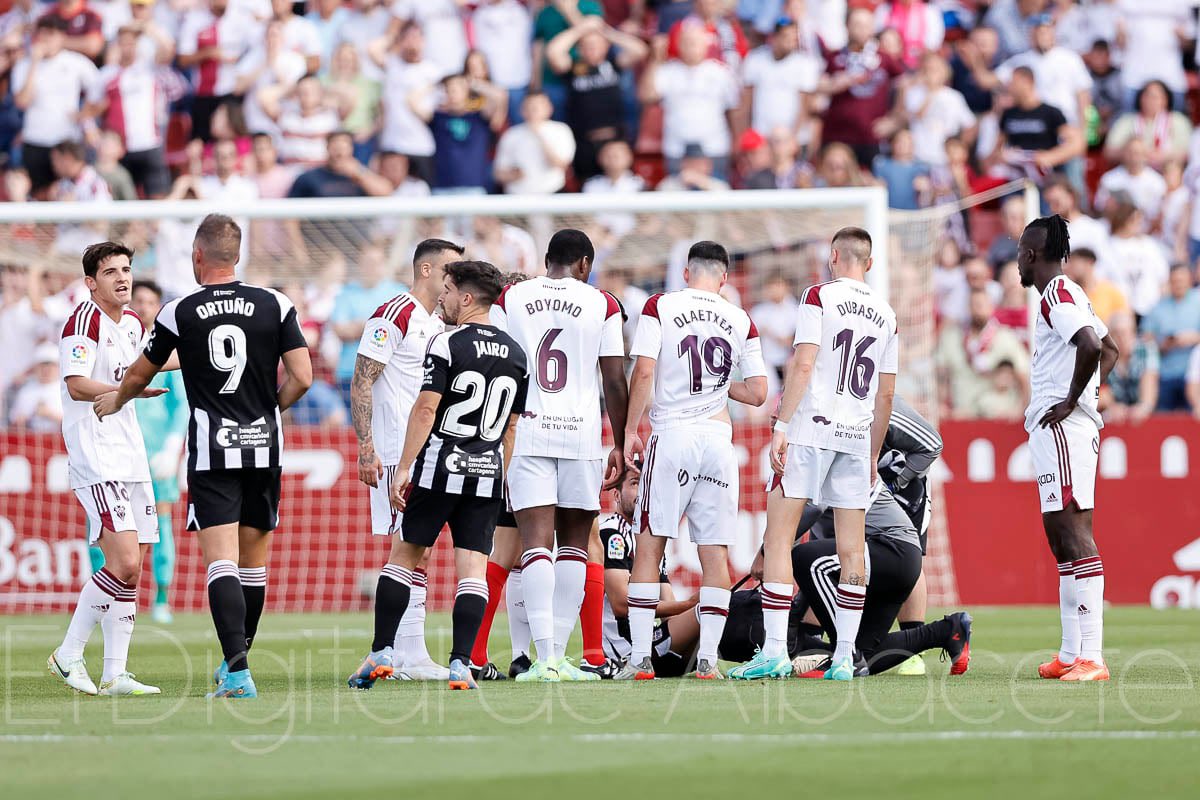 MDjetei's tweet photo. Afición y compañeros, pediros disculpas por la expulsión de ayer , la primera en toda mi carrera como profesional.

Quedan 4 finales y vuestro apoyo será fundamental para conseguirlo.

Aupa alba 🦇🤍
@AlbaceteBPSAD https://t.co/dg8W0utRz0