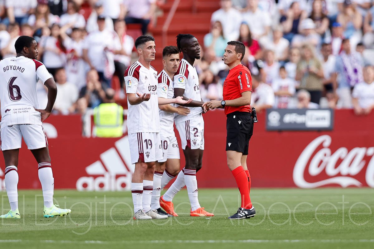 MDjetei's tweet photo. Afición y compañeros, pediros disculpas por la expulsión de ayer , la primera en toda mi carrera como profesional.

Quedan 4 finales y vuestro apoyo será fundamental para conseguirlo.

Aupa alba 🦇🤍
@AlbaceteBPSAD https://t.co/dg8W0utRz0