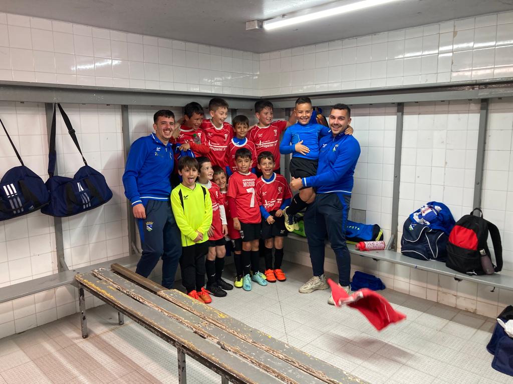 cdvalladares's tweet photo. #Preferente | Hoxe hai Fútbol⚽️ en A Gándara🏟 
Retorno @franmonroy7🥰 e celebración do Ascenso do noso PREBENXAMÍN😍🤩‼️

🏟 A Gándara (Valladares)
📅 Domingo, 30.4.22 
⏰️ 18h00
@cdvalladares💙
@SDXuvenil🇵🇪

#cdv #centenario #dende1923 https://t.co/a6KK0F650E