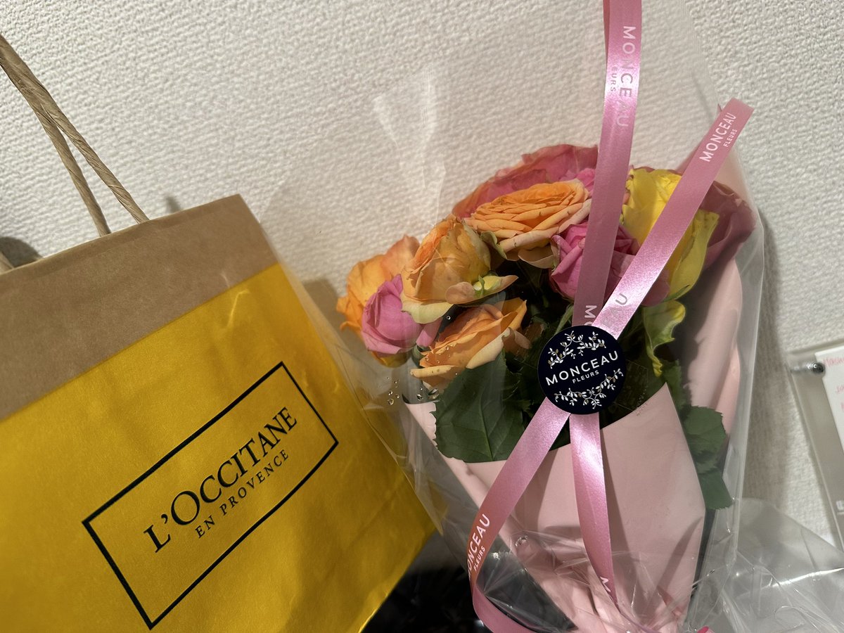 Amichoco45's tweet photo. 2023.04.30本日を持ちまして新卒で入社した会社を退職いたしました💐 https://t.co/34nO6NUeE6