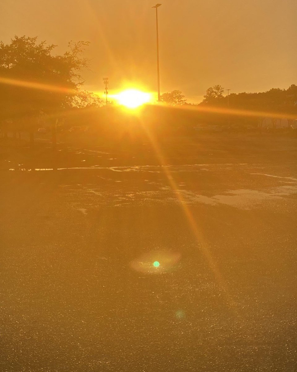 hate4ronn's tweet photo. so pretty yesterday. https://t.co/ORTLaREnMQ