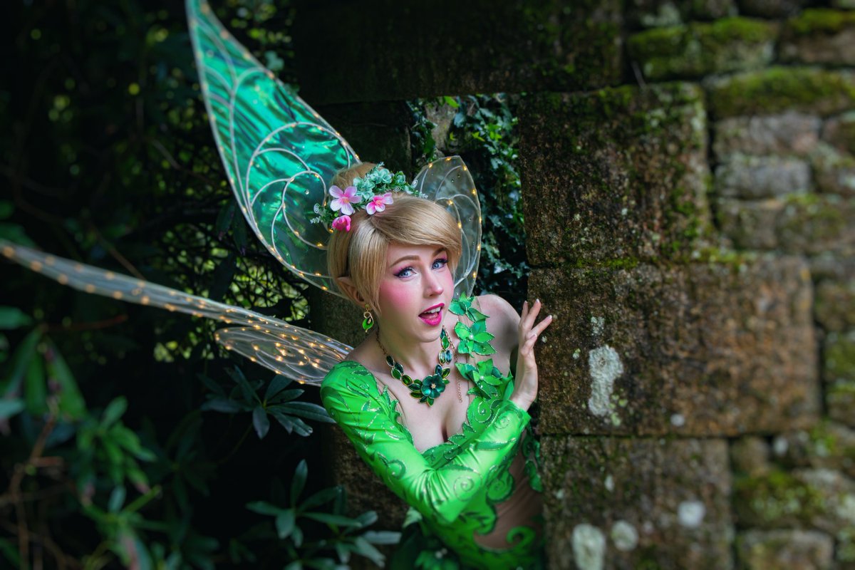 ClefCosplay's tweet photo. Small pic from past Sunday.  I was so cold and I contracted my muscles so much that my body hasn't recovered yet.
Parc botanique de Haute Bretagne)
-📸 S.forgia photos, edit and costume : clefchan 
-
#tinkerbellcostume #tinkerbellcosplay #tinkerbell #cosplay #fairy #fairycostume https://t.co/bBCzyCADka