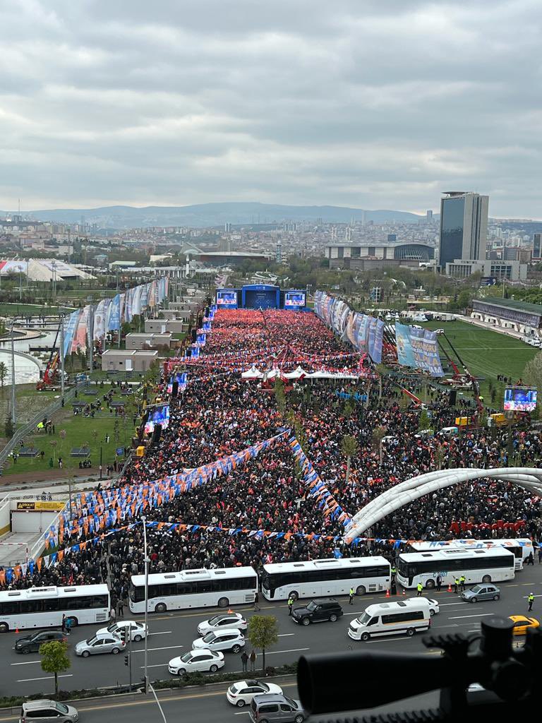 Ankara Cumhurbaşkanımız Recep Tayyip Erdoğan’ı bekliyor.

MAŞALLAH 
Bu kalabalık düşman çatlatır
Ankara Tarih Yazıyor.