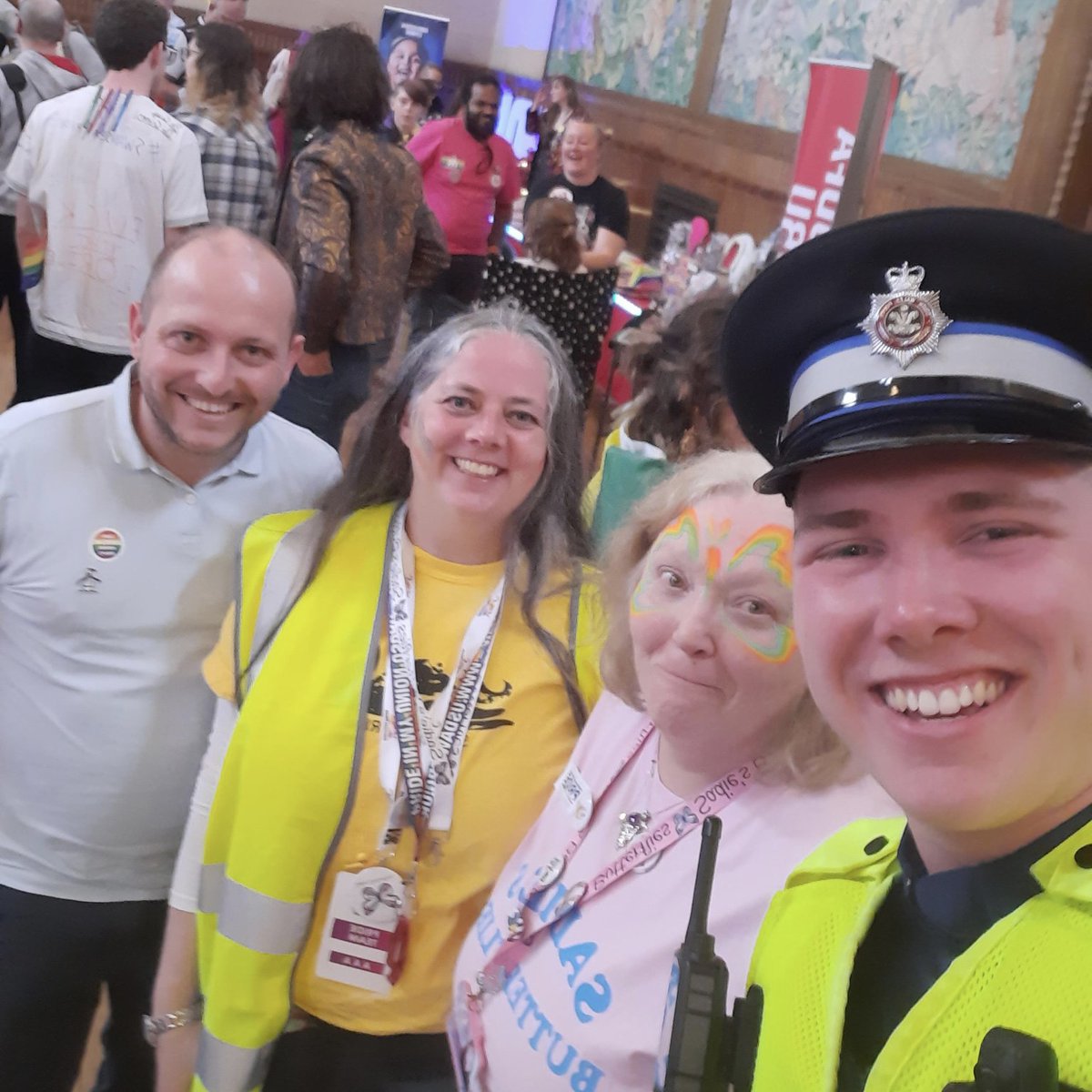 swpolice's tweet image. Some 📸 of our officers and special constables policing #SwanseaPride yesterday. 

❤️🧡💛💚💙💜🤎🖤🤍