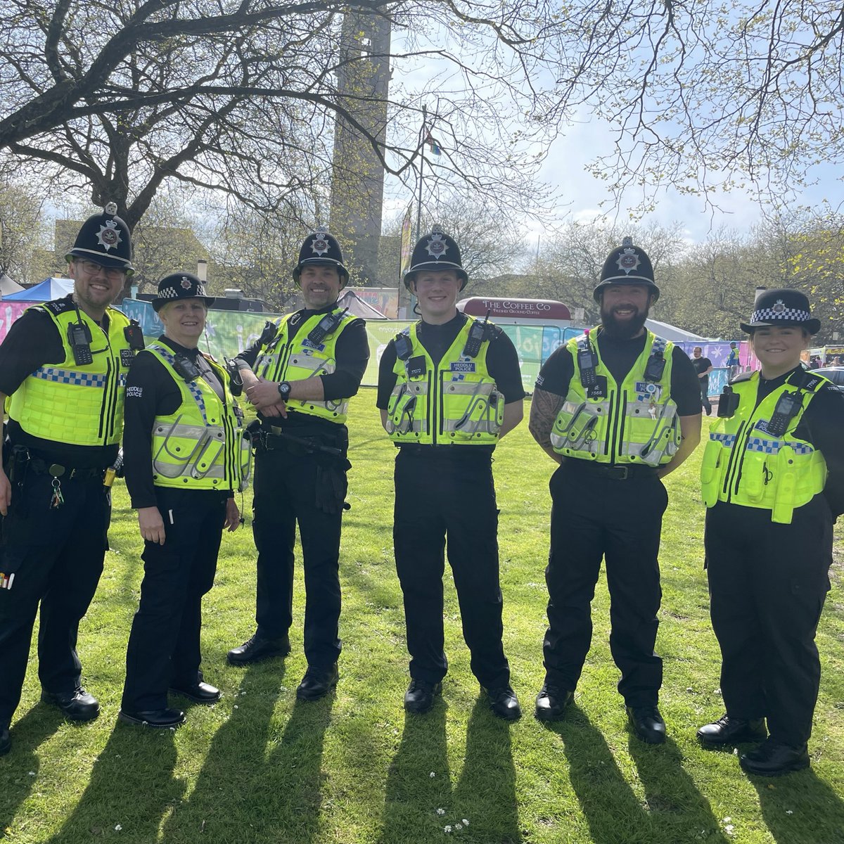 swpolice's tweet image. Some 📸 of our officers and special constables policing #SwanseaPride yesterday. 

❤️🧡💛💚💙💜🤎🖤🤍