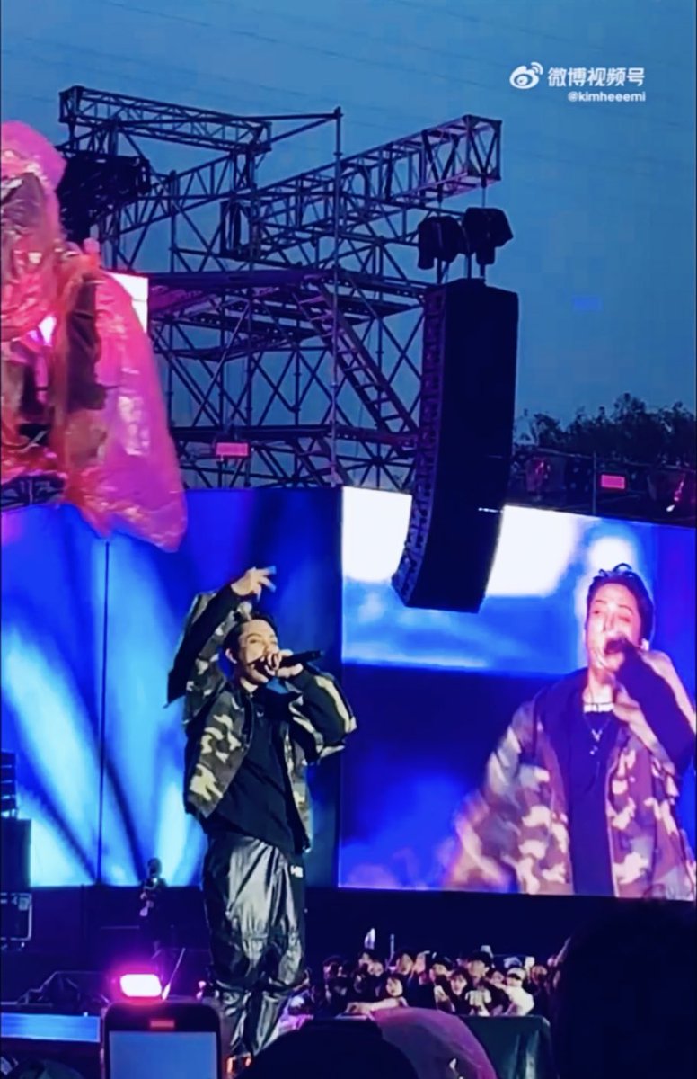 Eunkulele's tweet photo. Thanks to Tiger J K, 1kyne have a glimpse of our G1 on stage tonight.  #은지원 

cr. https://t.co/j8VbSMiX5v https://t.co/LsflYFtKz9