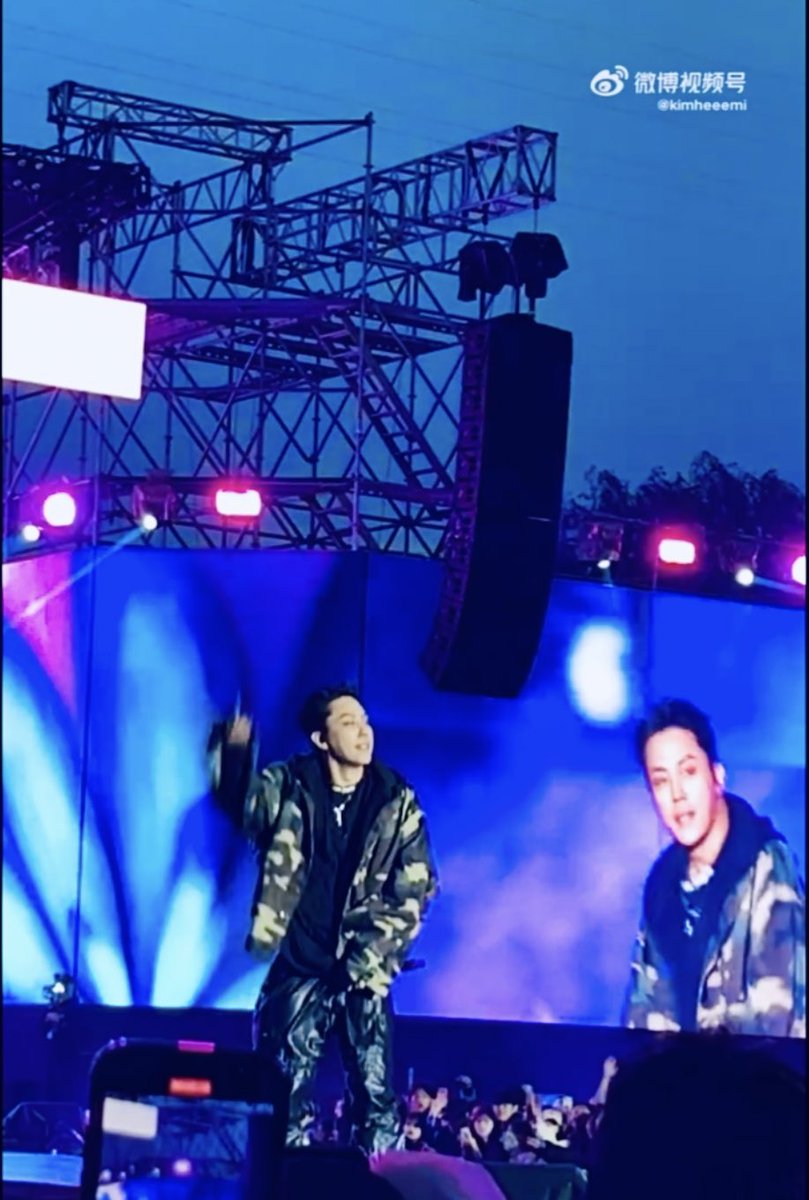 Eunkulele's tweet photo. Thanks to Tiger J K, 1kyne have a glimpse of our G1 on stage tonight.  #은지원 

cr. https://t.co/j8VbSMiX5v https://t.co/LsflYFtKz9